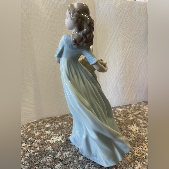 Lladro Spring enchantment figurine - Picture 4 of 7